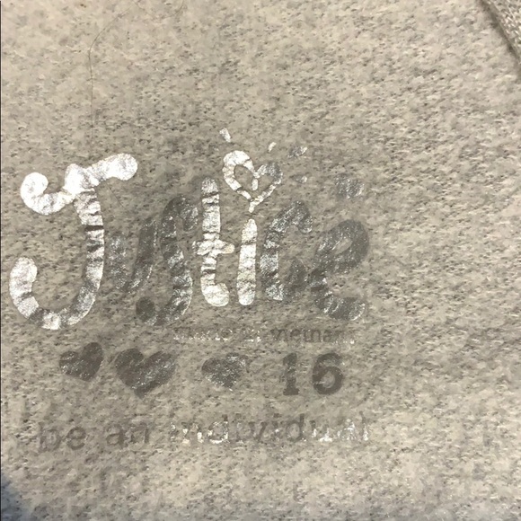 Some wear and one stain - Picture 7 of 7